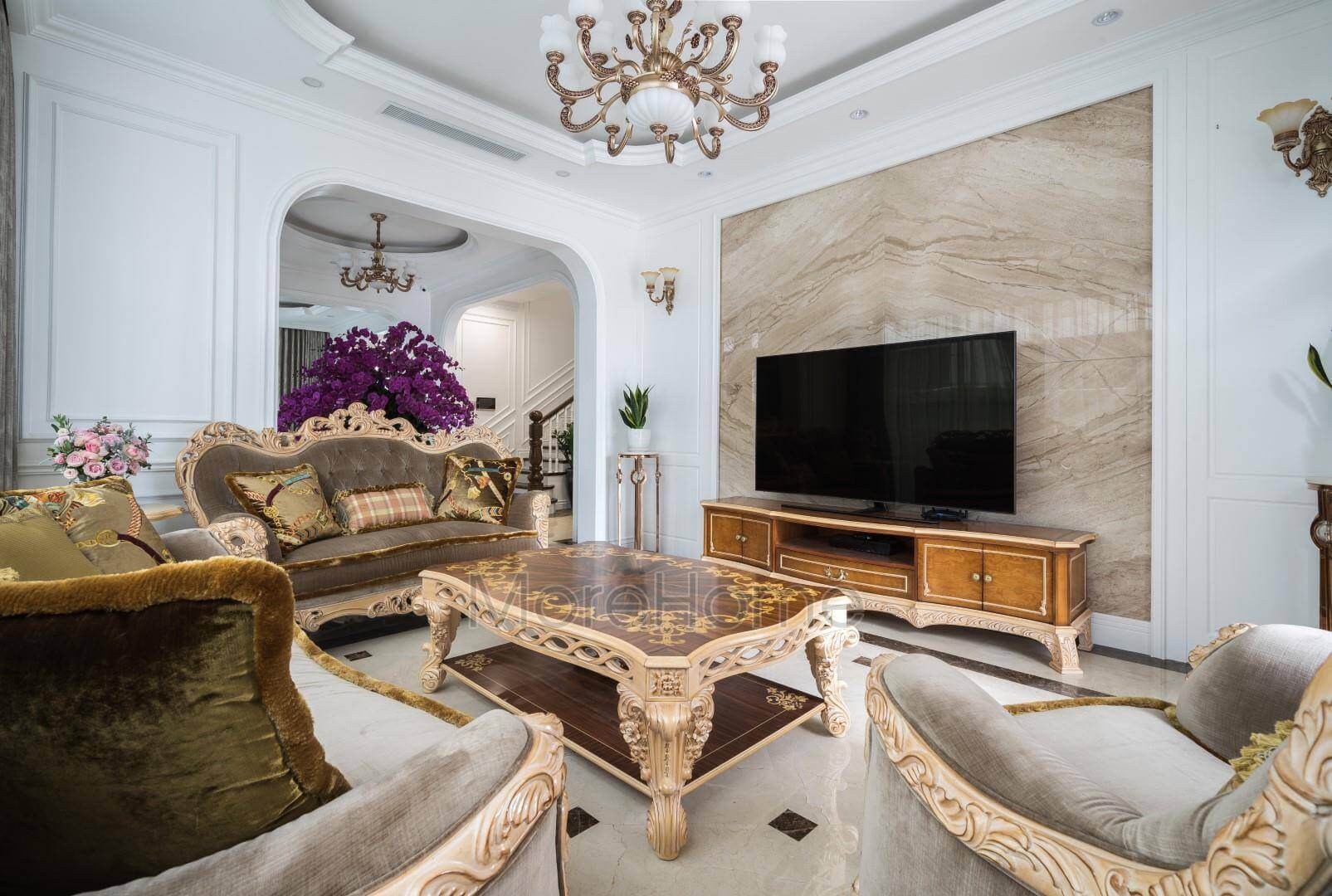 Để hoàn thiện không gian biệt thự cần chú ý đến những món đồ trang trí chiếc thảm, gối ôm trên ghế sofa, tranh treo tường hay đèn chùm,... thi công nội thất